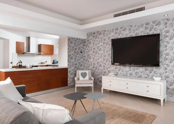 White فيلة إياليسوس