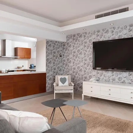 White ヴィラ イアリソス